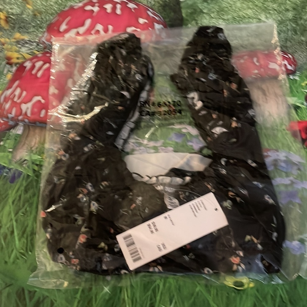 UO Fifi Ruched Cropped Top, Black Multi, Medium, NWT - Picture 6 of 6